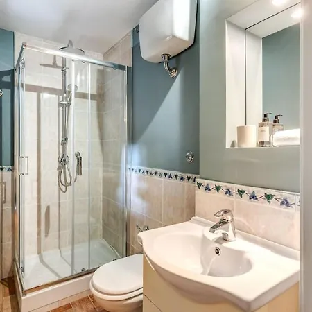 Apartment Vicolo Leopardo Trastevere Rome