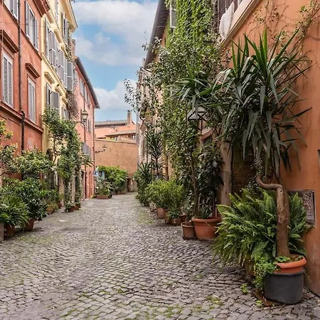 Vicolo Leopardo Trastevere